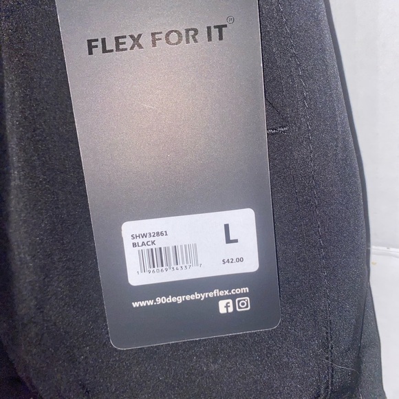 90 degrees black shorts with pockets & liner - Picture 3 of 6